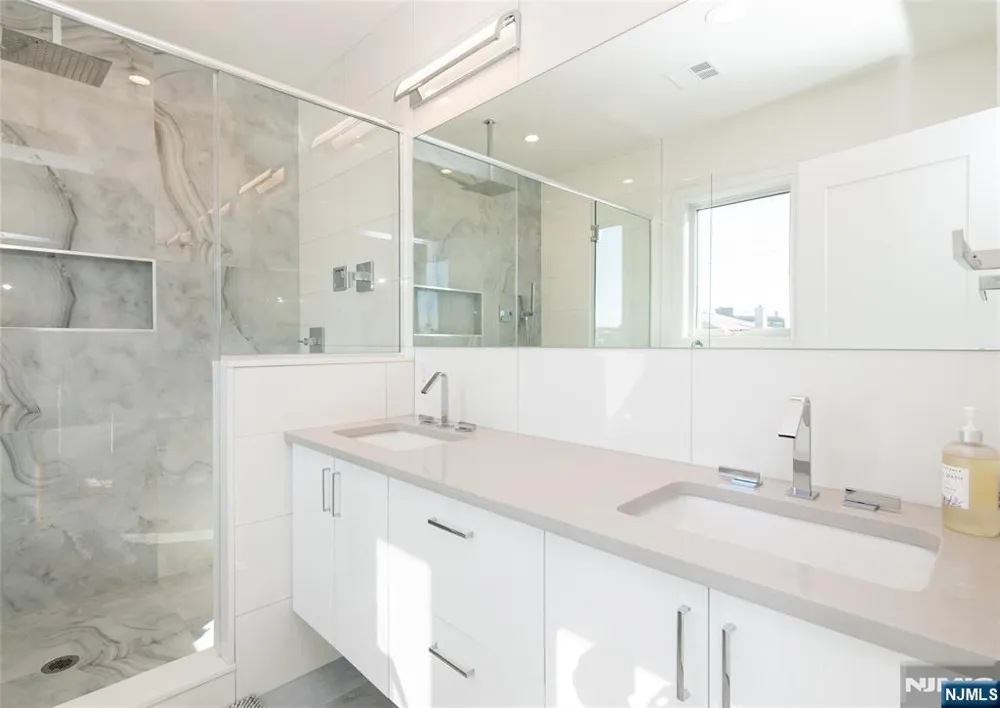 129 Rothwell Avenue Cliffside Park, NJ 07010