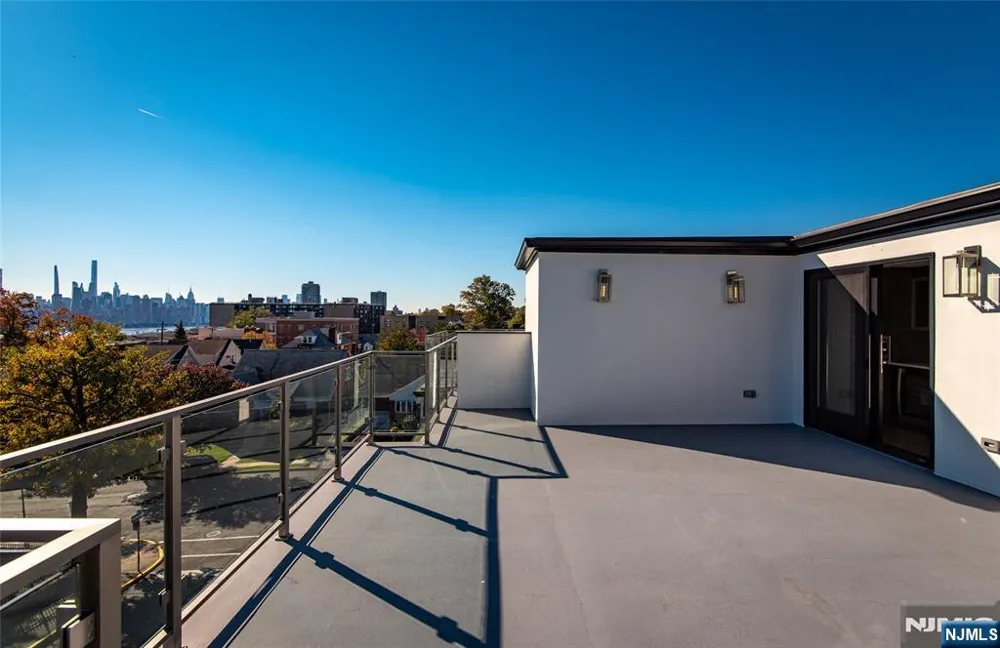 129 Rothwell Avenue Cliffside Park, NJ 07010