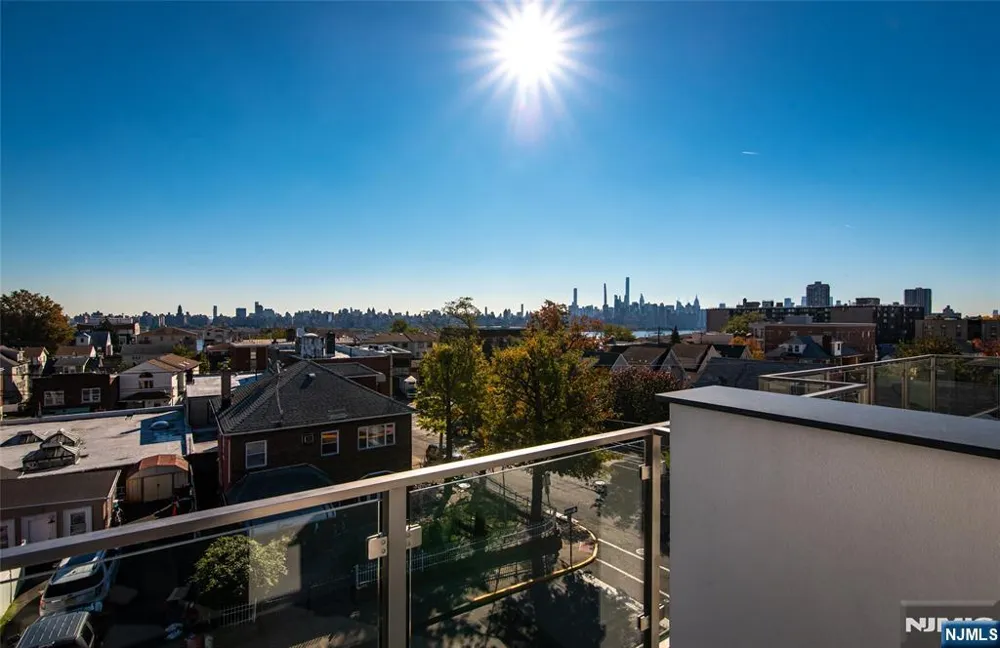 129 Rothwell Avenue Cliffside Park, NJ 07010