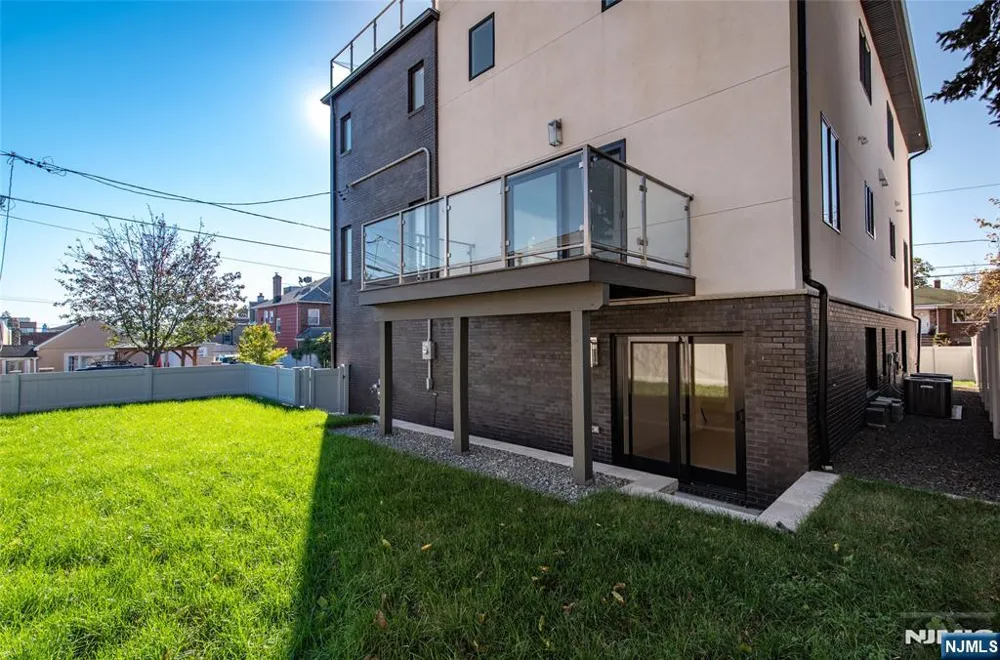 129 Rothwell Avenue Cliffside Park, NJ 07010