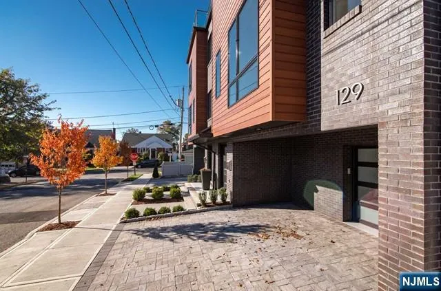 129 Rothwell Avenue Cliffside Park, NJ 07010