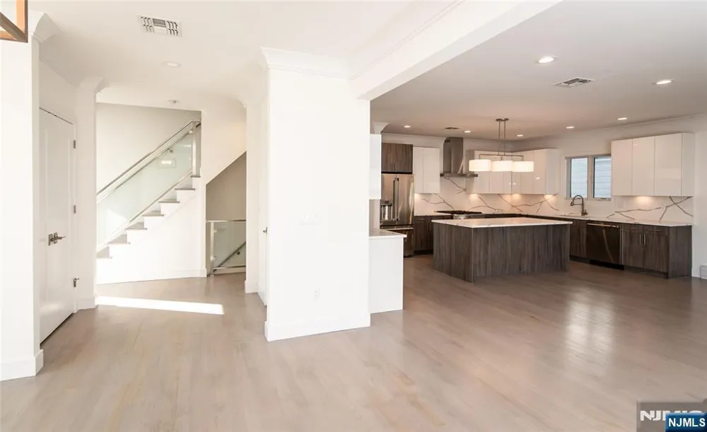 129 Rothwell Avenue Cliffside Park, NJ 07010