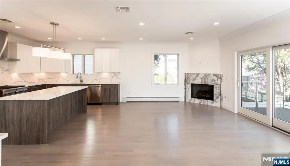 129 Rothwell Avenue Cliffside Park, NJ 07010