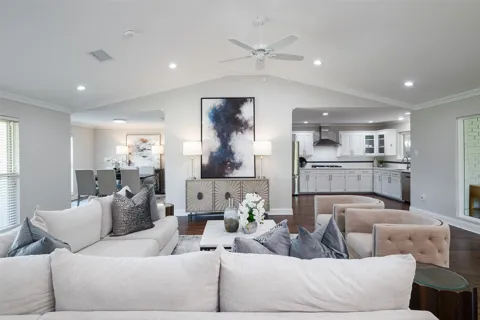 3867 Beutel Court