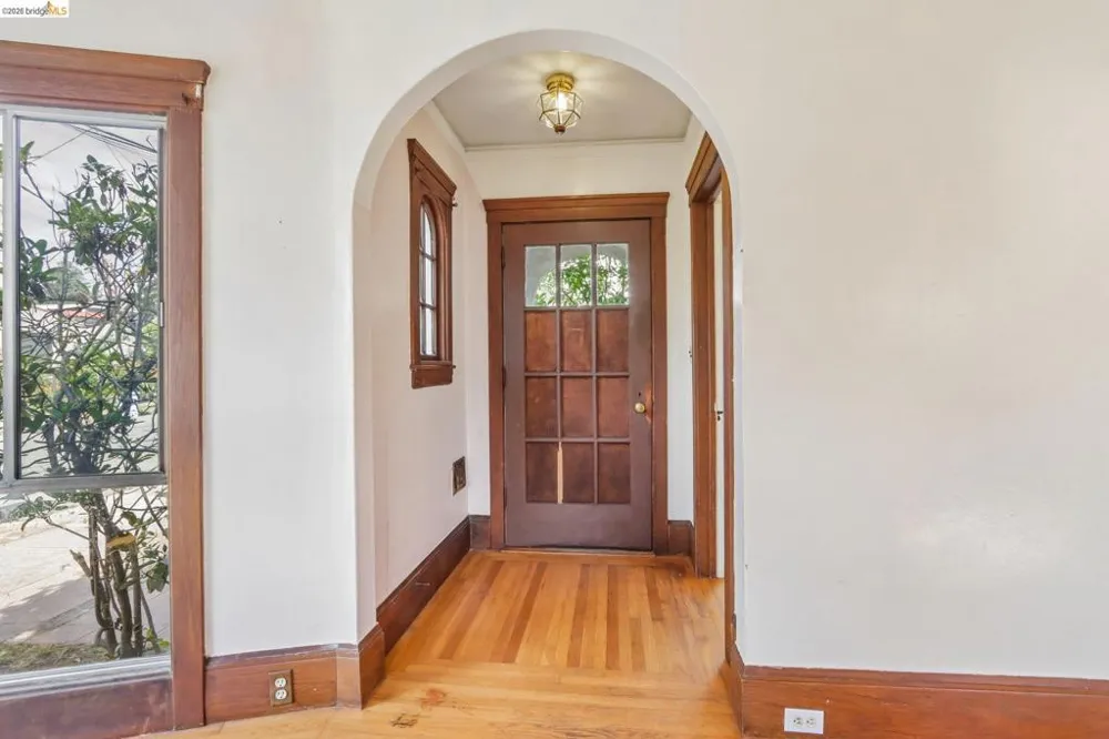 2144 Oregon St Berkeley, CA 94705