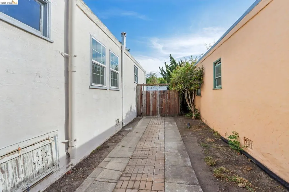 2144 Oregon St Berkeley, CA 94705
