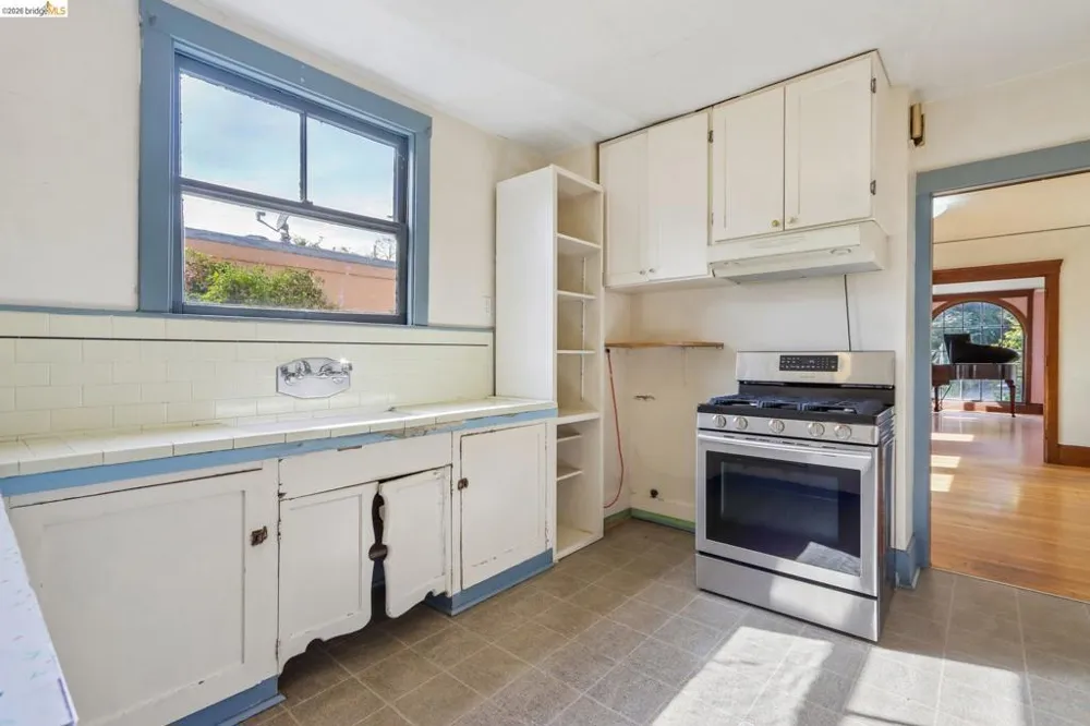 2144 Oregon St Berkeley, CA 94705