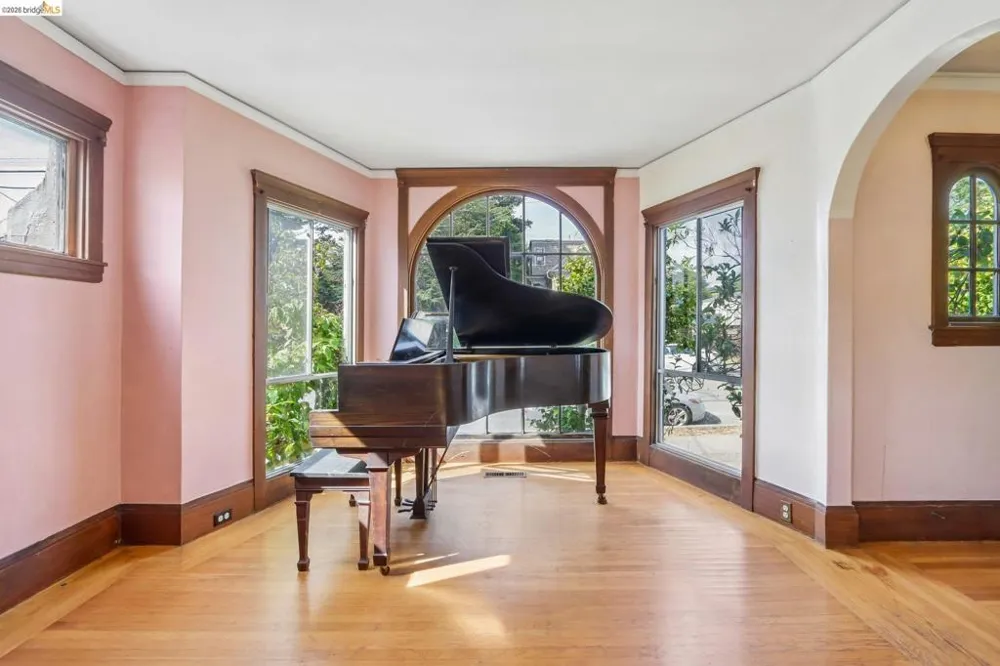 2144 Oregon St Berkeley, CA 94705