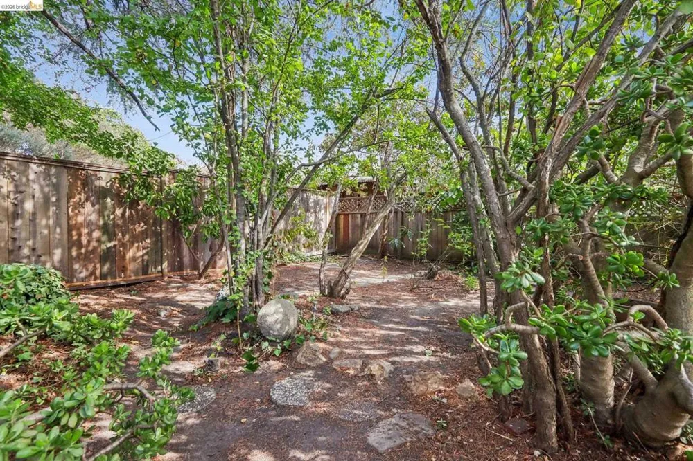 2144 Oregon St Berkeley, CA 94705