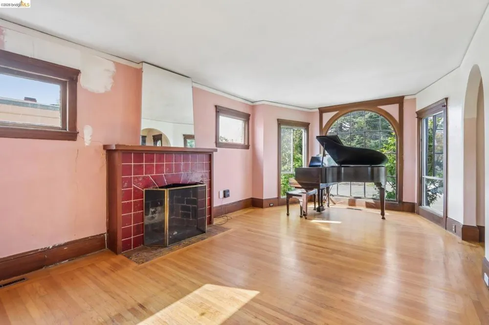 2144 Oregon St Berkeley, CA 94705
