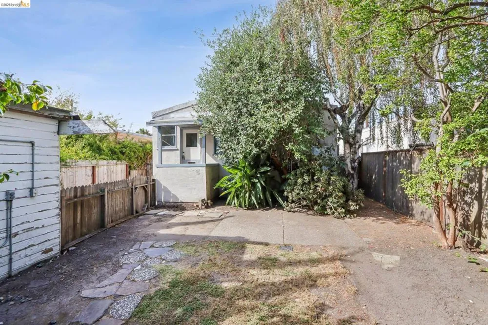 2144 Oregon St Berkeley, CA 94705