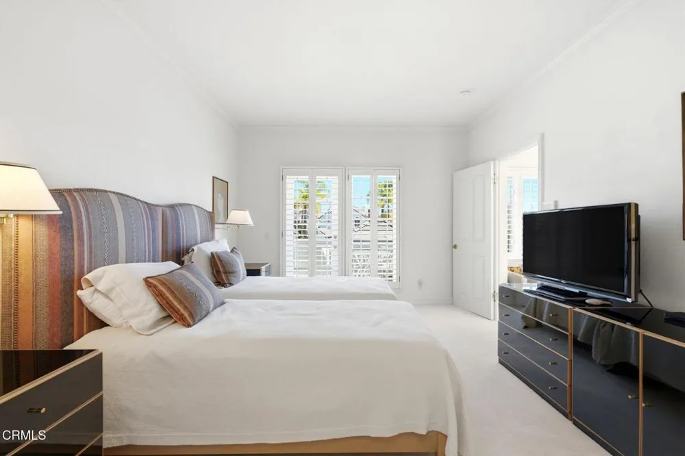 2317 Canyonback Road Los Angeles, CA 90049