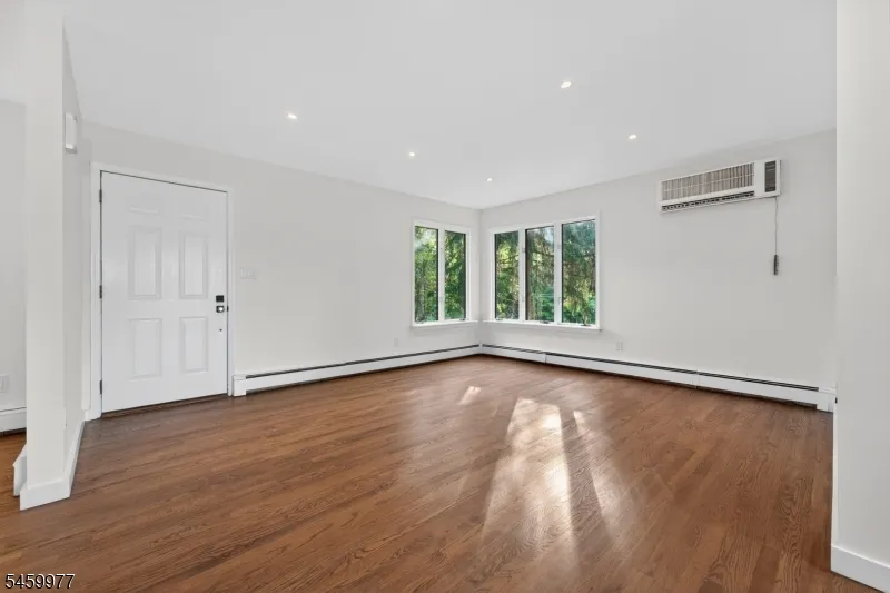 6 RACE STREET Union, NJ 08867