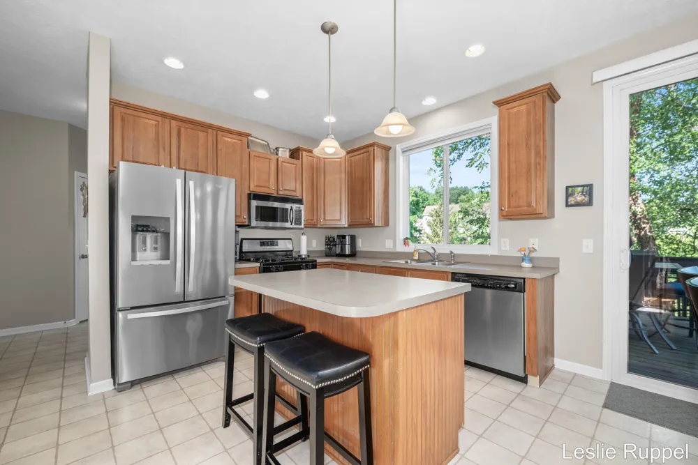 2643 Arbor Chase Drive NE Grand Rapids, MI 49525