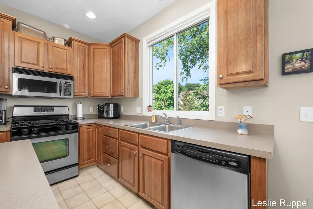 2643 Arbor Chase Drive NE Grand Rapids, MI 49525