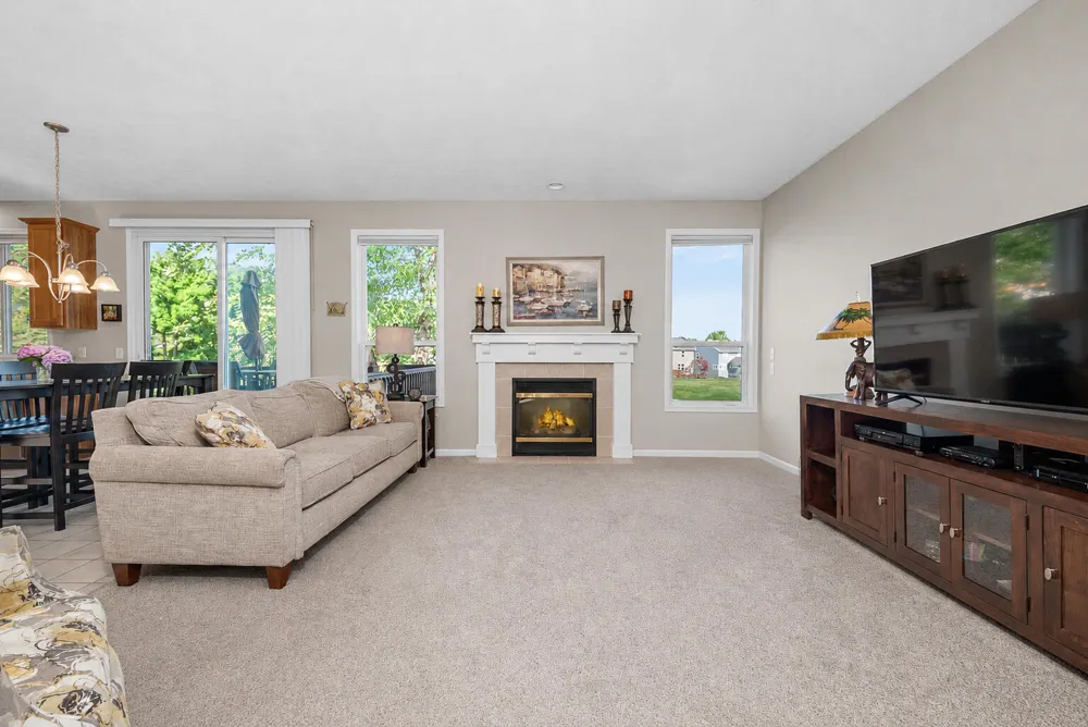 2643 Arbor Chase Drive NE Grand Rapids, MI 49525