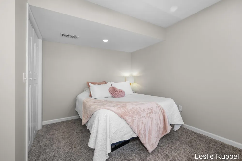 2643 Arbor Chase Drive NE Grand Rapids, MI 49525
