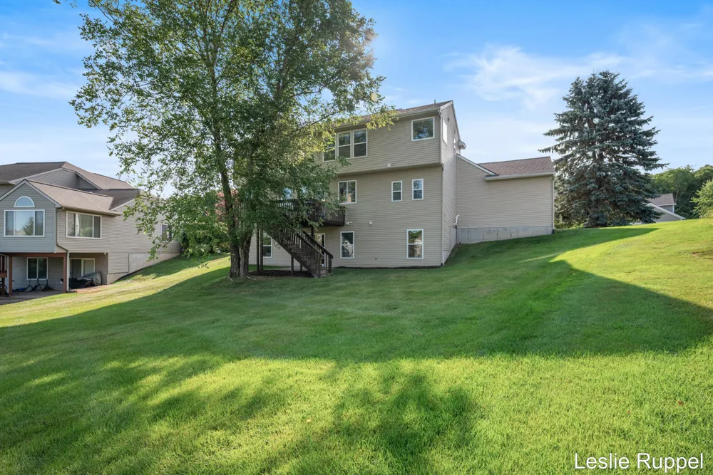 2643 Arbor Chase Drive NE Grand Rapids, MI 49525
