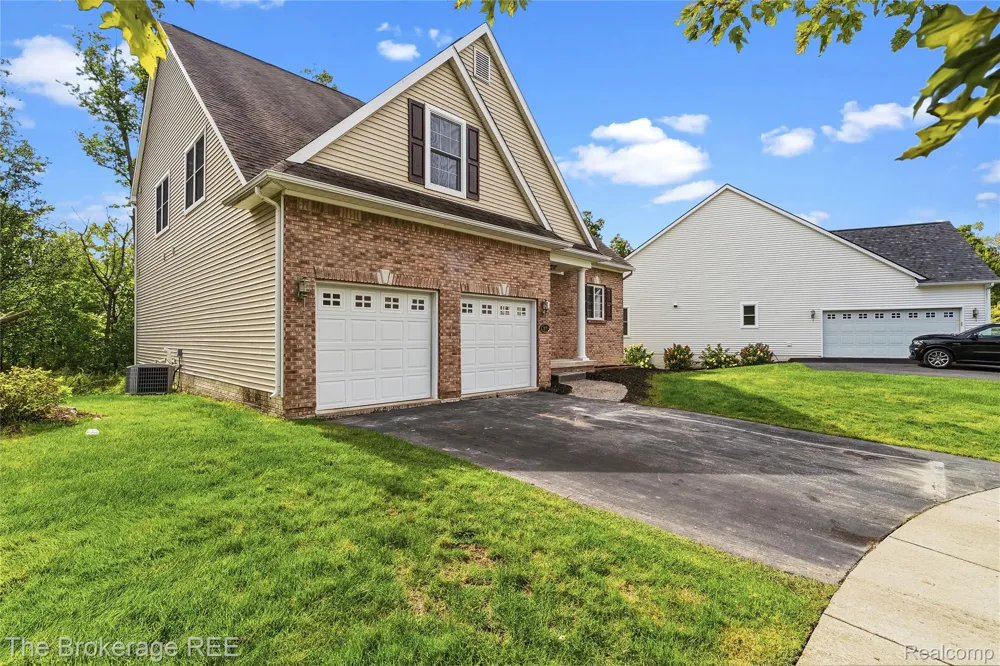 10199 Edgewood Drive Grand Blanc Charter Township, MI 48439