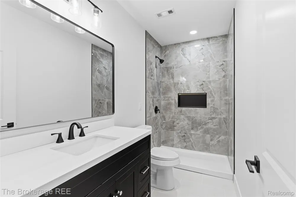 10199 Edgewood Drive Grand Blanc Charter Township, MI 48439