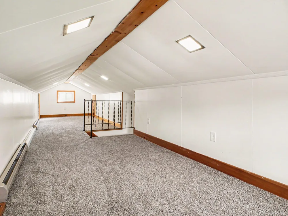 208 W Wayne Street Durand City, MI 48429
