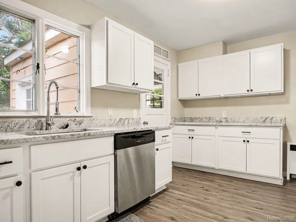 208 W Wayne Street Durand City, MI 48429