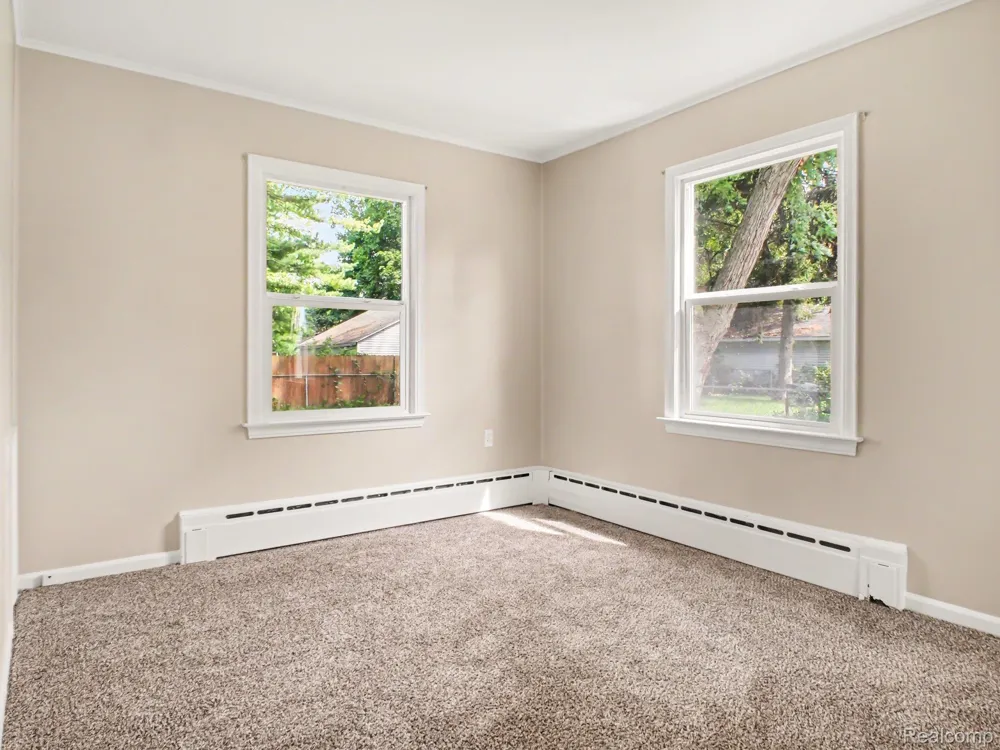 208 W Wayne Street Durand City, MI 48429