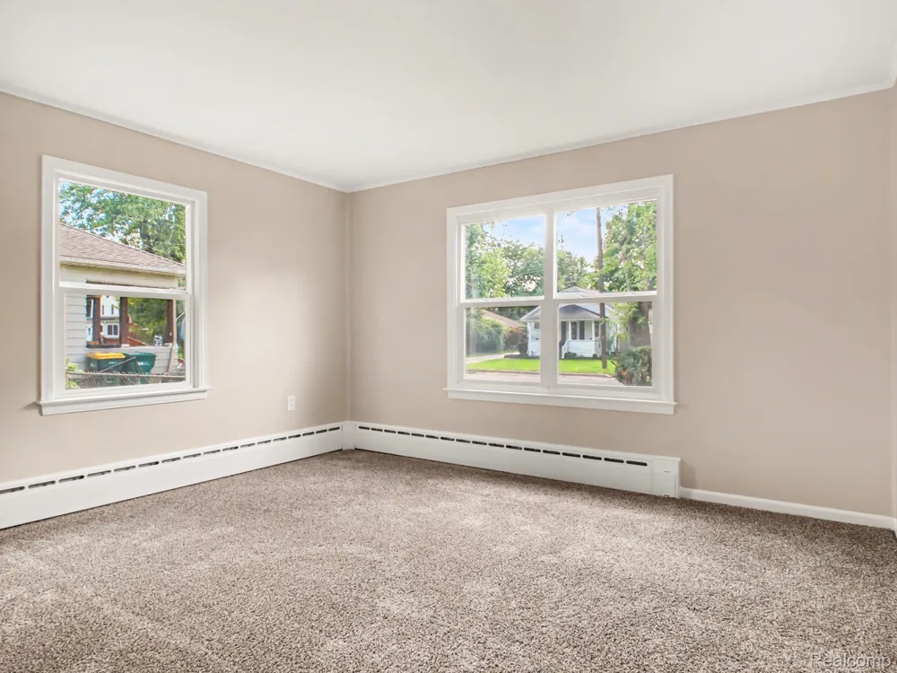 208 W Wayne Street Durand City, MI 48429
