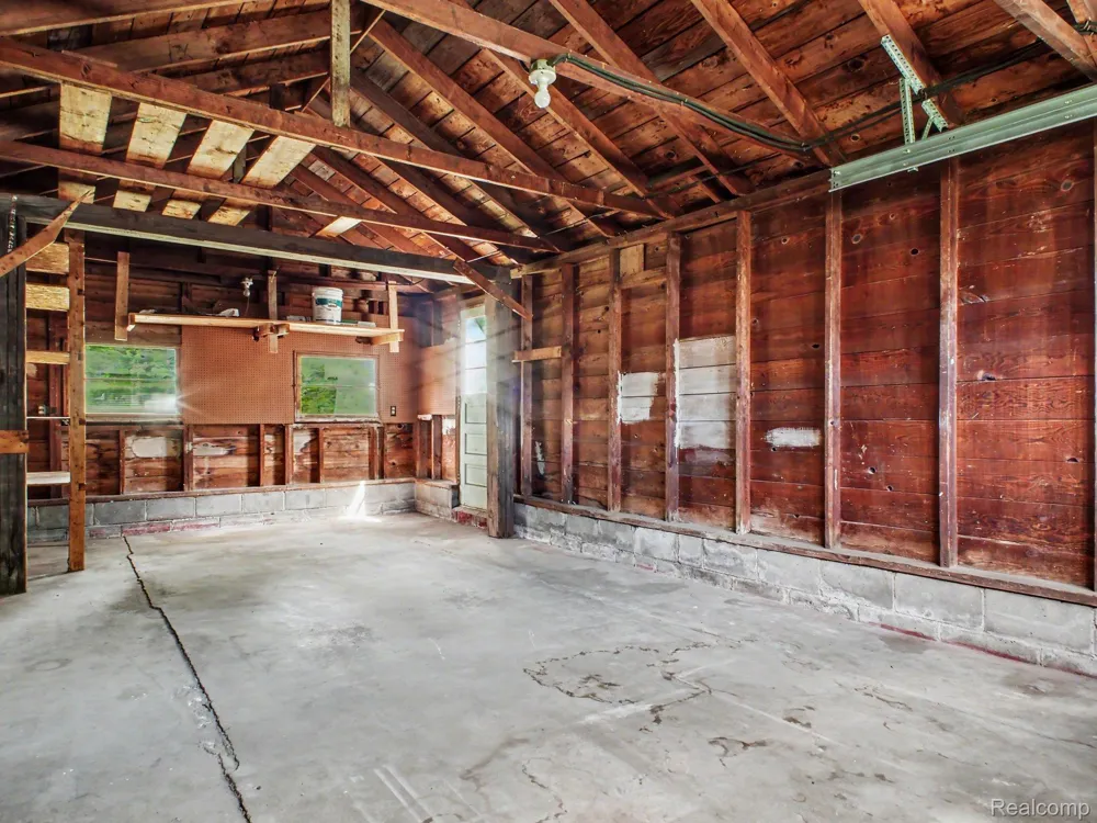 208 W Wayne Street Durand City, MI 48429