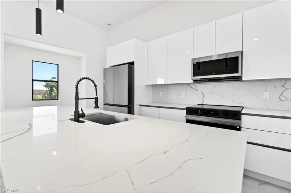 1406 NE 20th Street Cape Coral, FL 33909