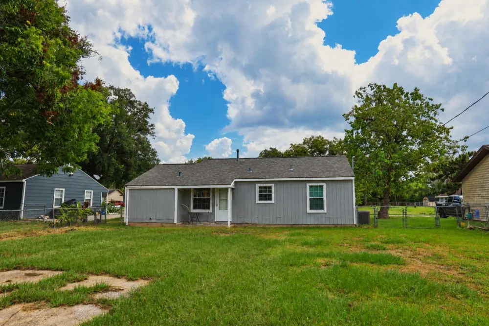 127 Holly Street Lake Jackson, TX 77566