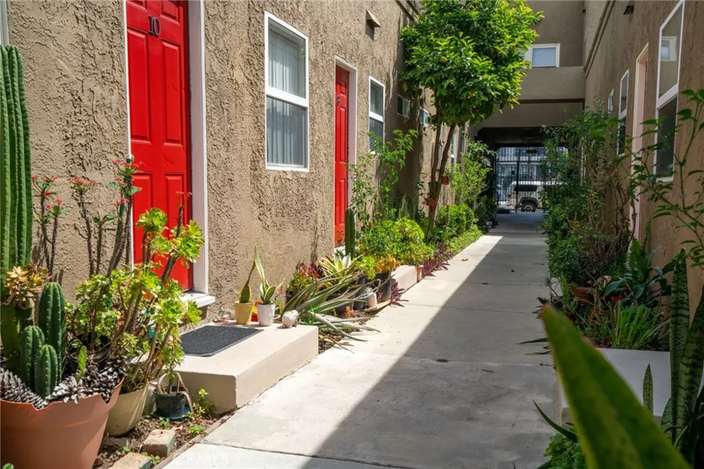 1111 Pine Avenue Long Beach, CA 90813