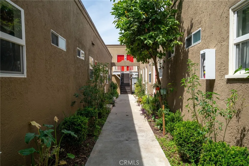 1111 Pine Avenue Long Beach, CA 90813