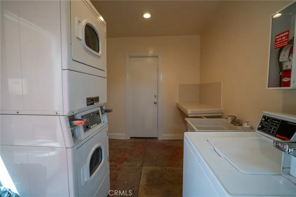 1111 Pine Avenue Long Beach, CA 90813