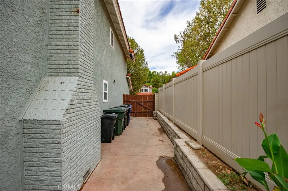 27872 Wakefield Road Castaic, CA 91384