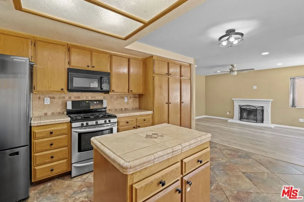42438 56th Street Lancaster, CA 93536
