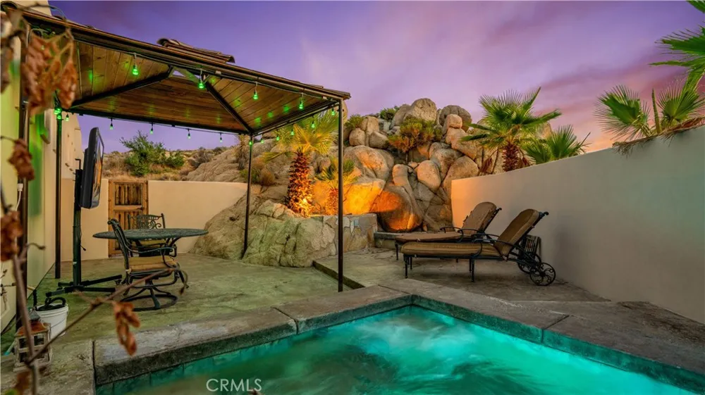 57045 Plaza Del Amigo Yucca Valley, CA 92284