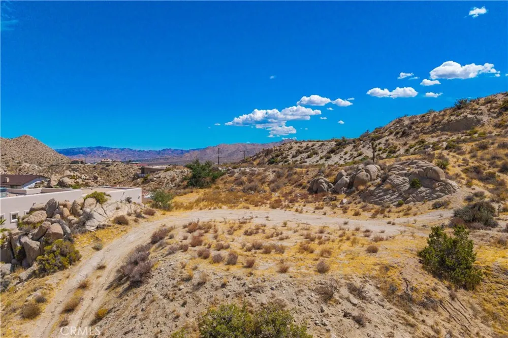 57045 Plaza Del Amigo Yucca Valley, CA 92284