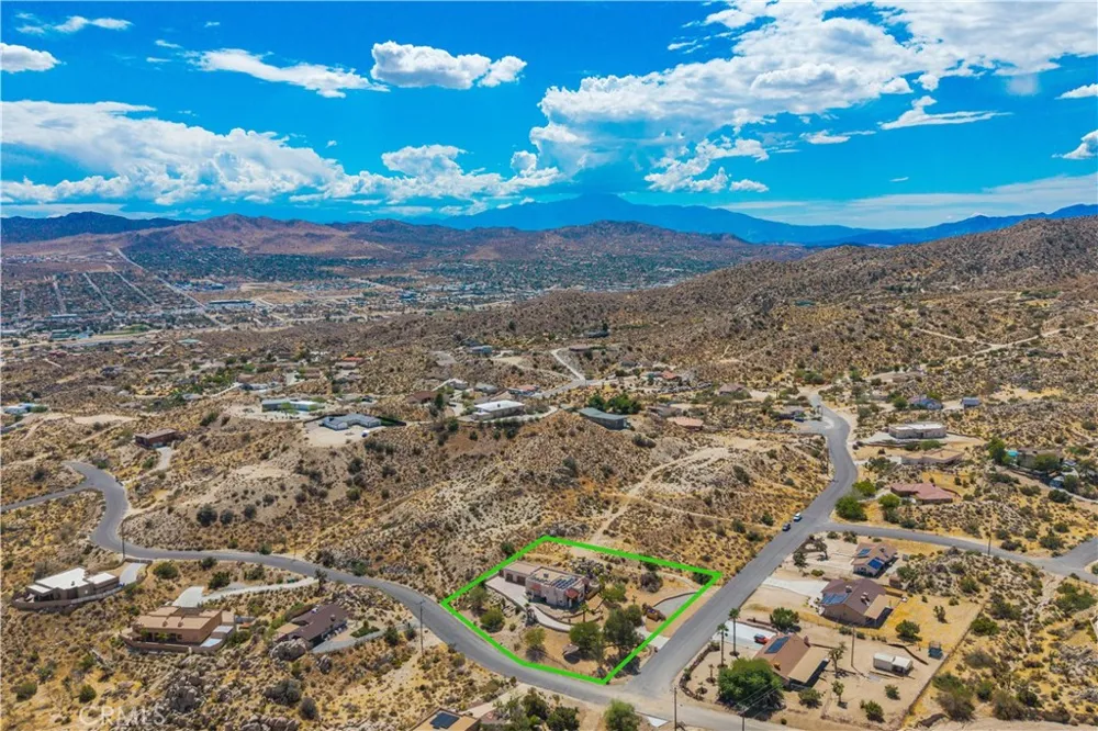 57045 Plaza Del Amigo Yucca Valley, CA 92284