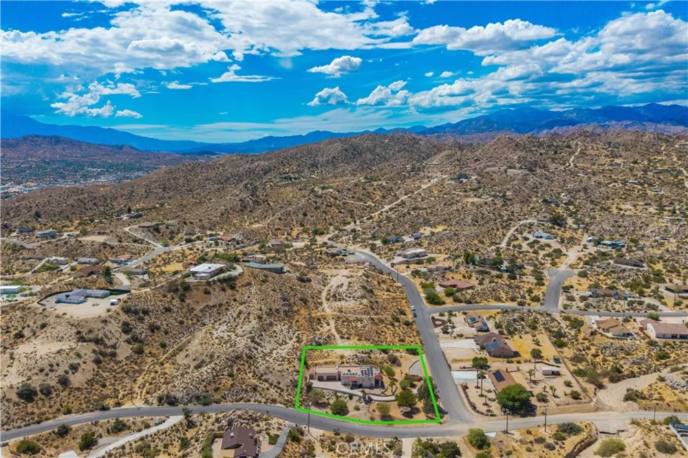 57045 Plaza Del Amigo Yucca Valley, CA 92284