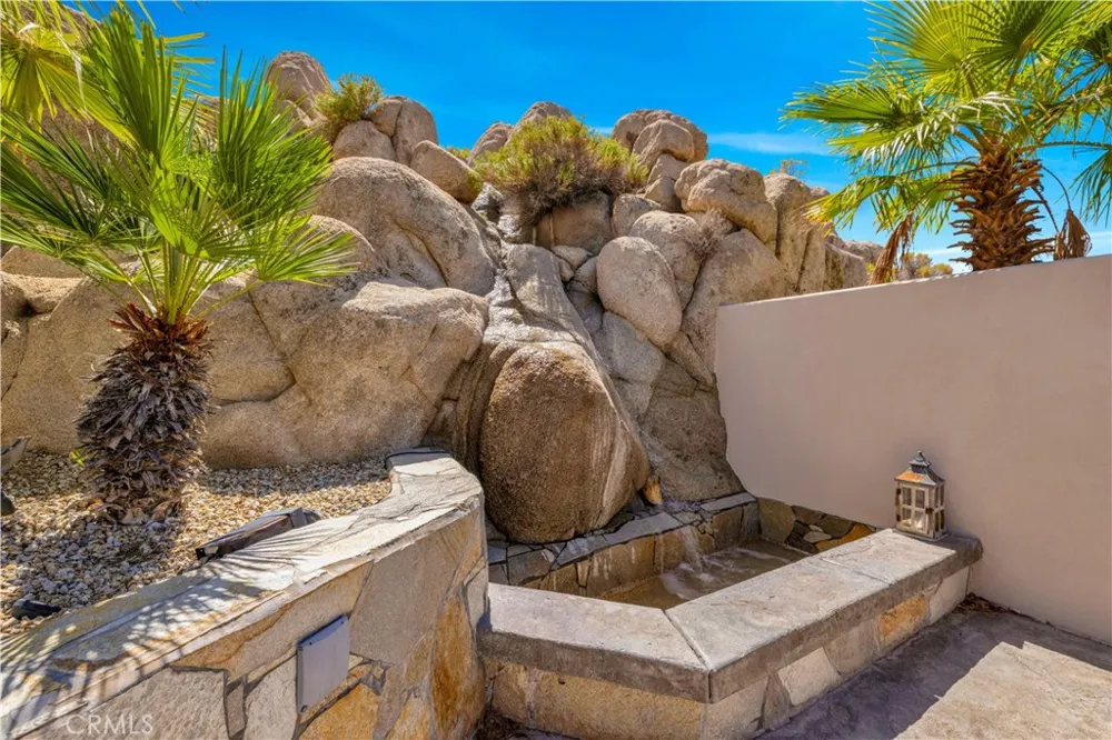 57045 Plaza Del Amigo Yucca Valley, CA 92284