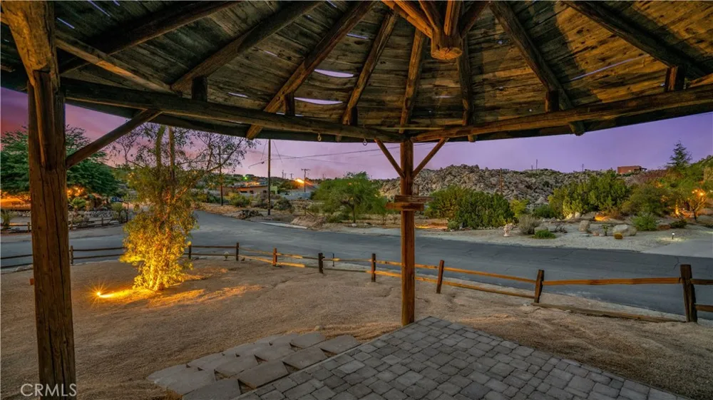 57045 Plaza Del Amigo Yucca Valley, CA 92284