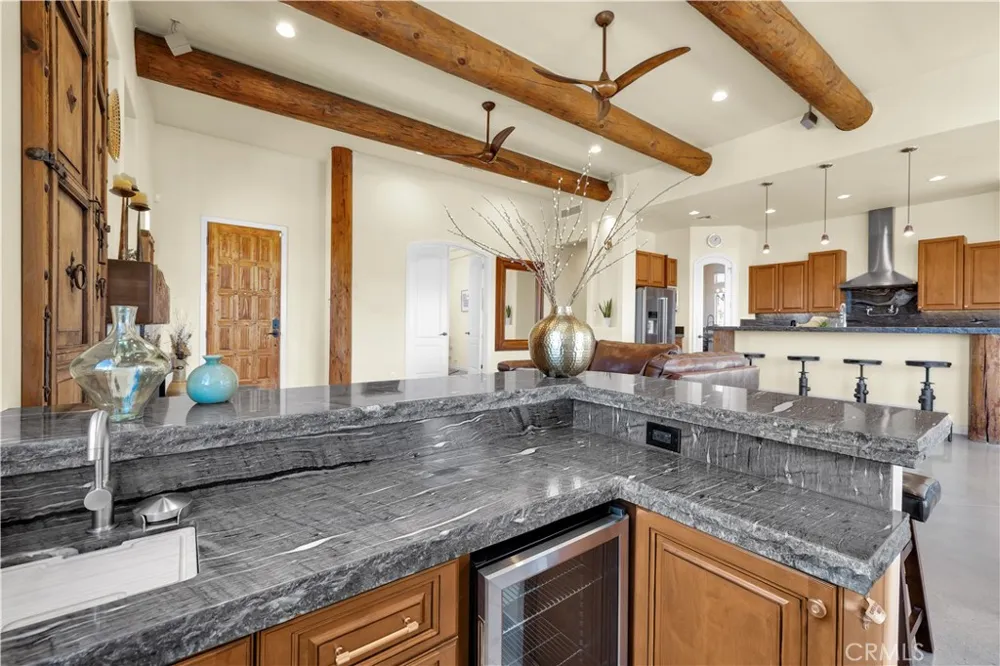 57045 Plaza Del Amigo Yucca Valley, CA 92284