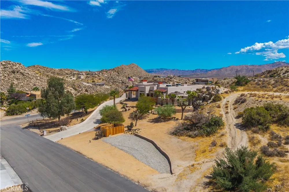 57045 Plaza Del Amigo Yucca Valley, CA 92284