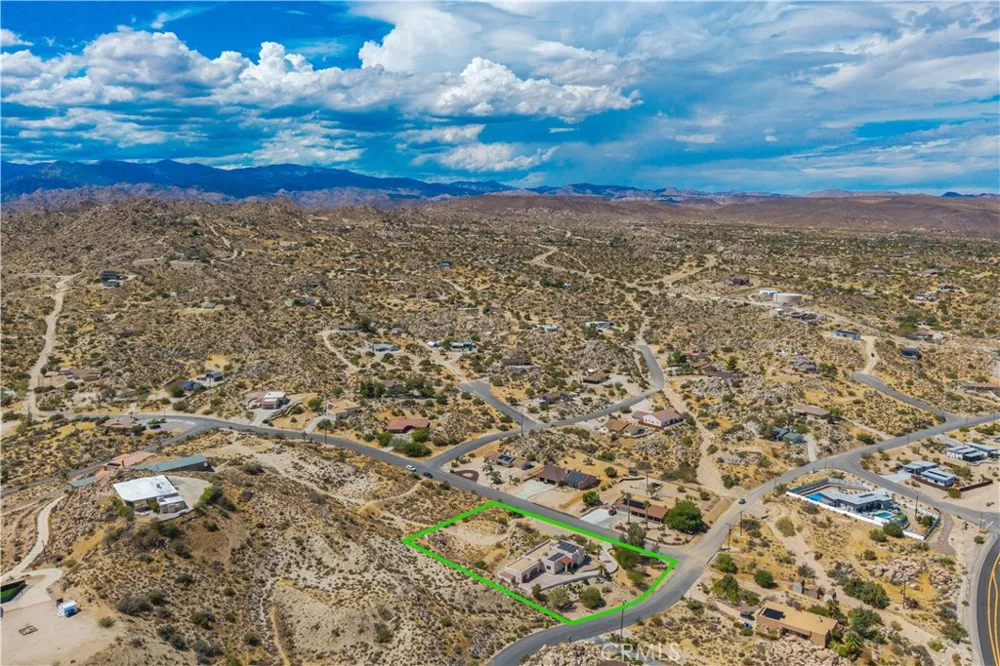 57045 Plaza Del Amigo Yucca Valley, CA 92284