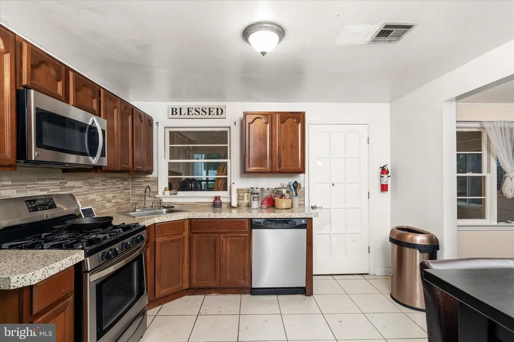 153 ABERNETHY DRIVE Trenton, NJ 08618