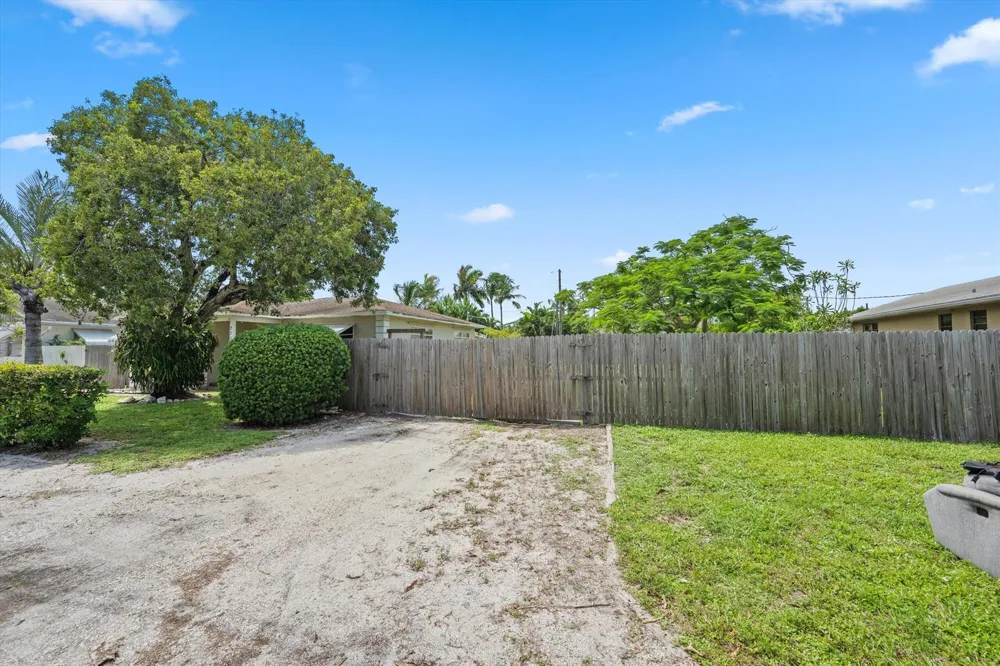 711 E COAST AVENUE Lantana, FL 33462