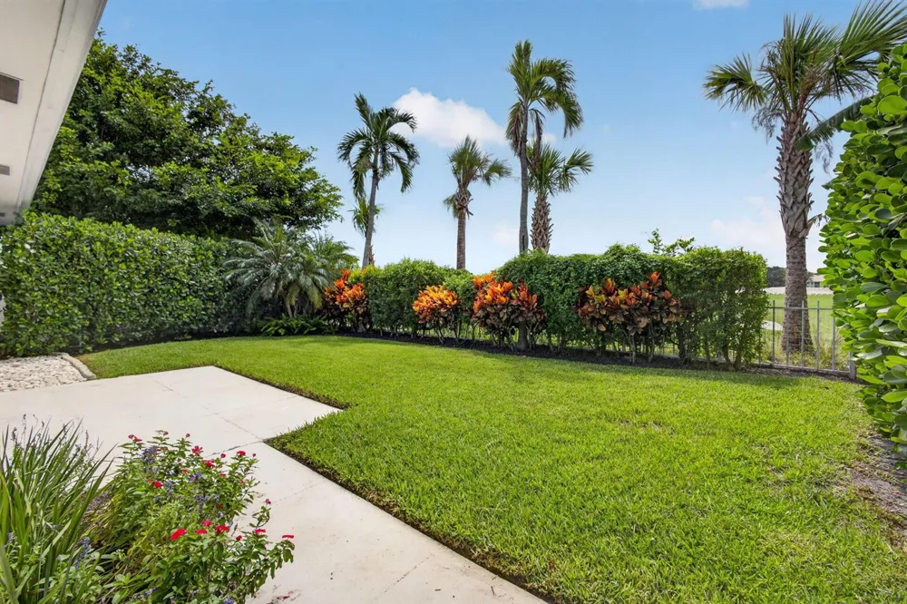 1205 Gator Trail West Palm Beach, FL 33409