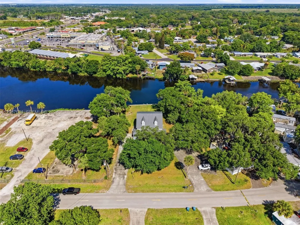 207 SE 6TH Avenue Okeechobee, FL 34974