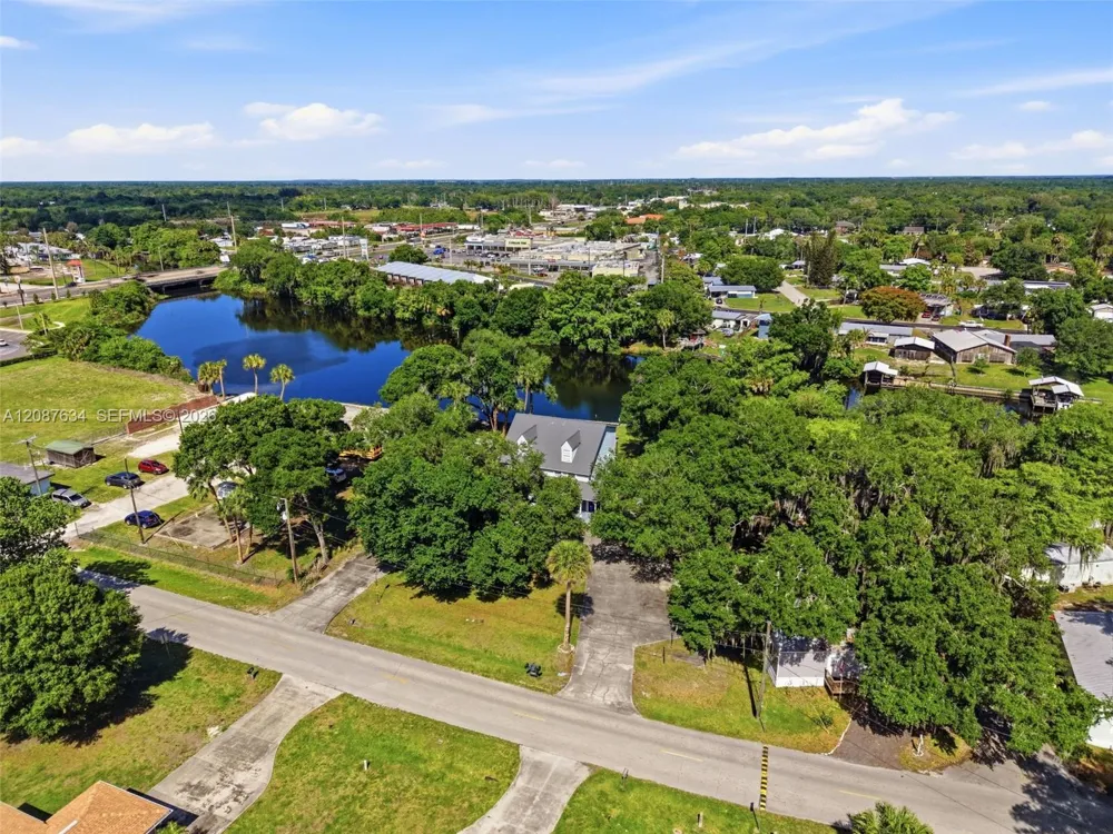 207 SE 6TH Avenue Okeechobee, FL 34974
